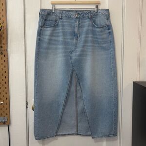 American Eagle Outfitters Women’s Light Wash Denim Midi Skirt, Size US 18, NWOTS